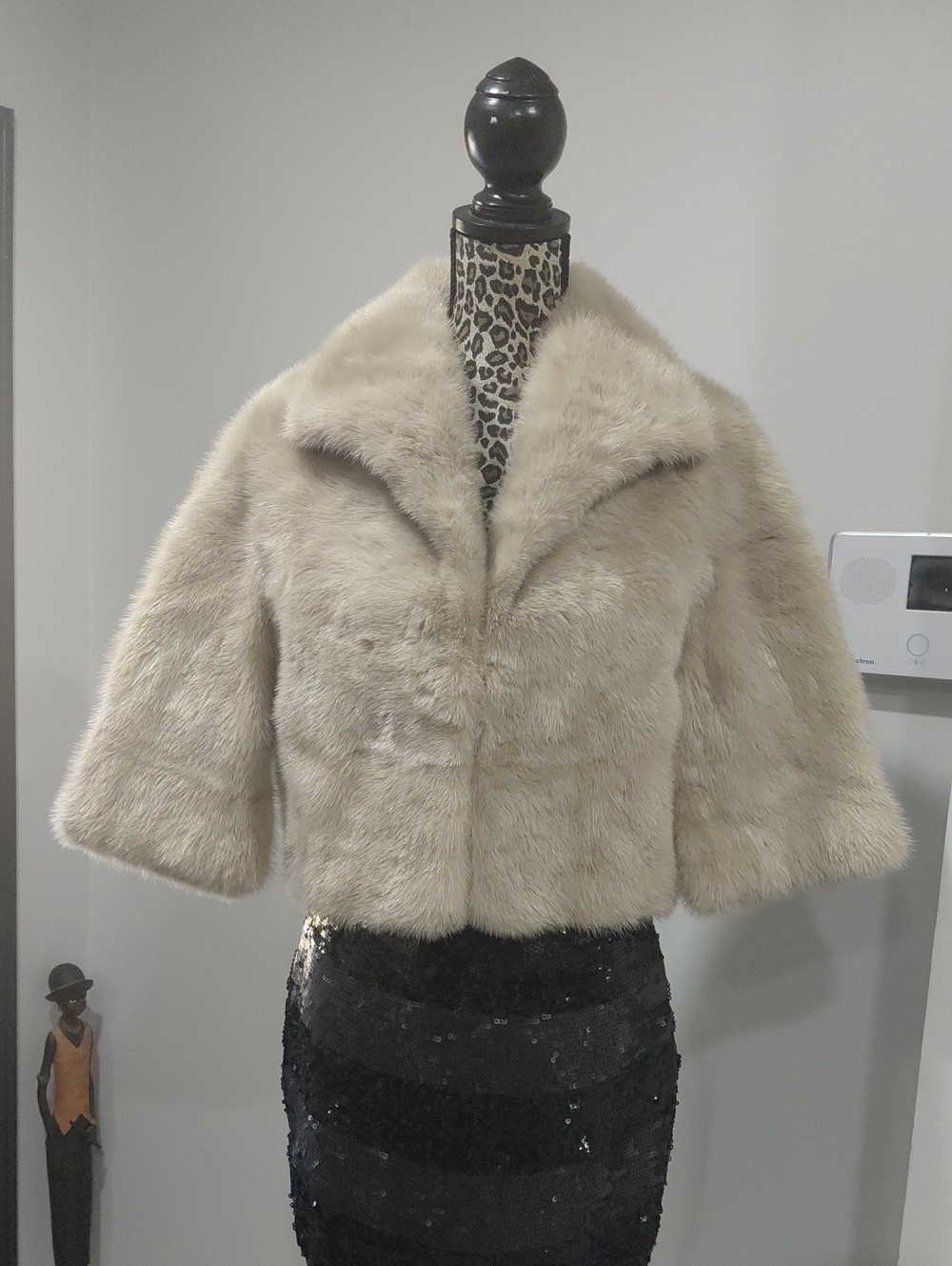 Elegant Women's Light Beige Mink Fur Cropped Coat